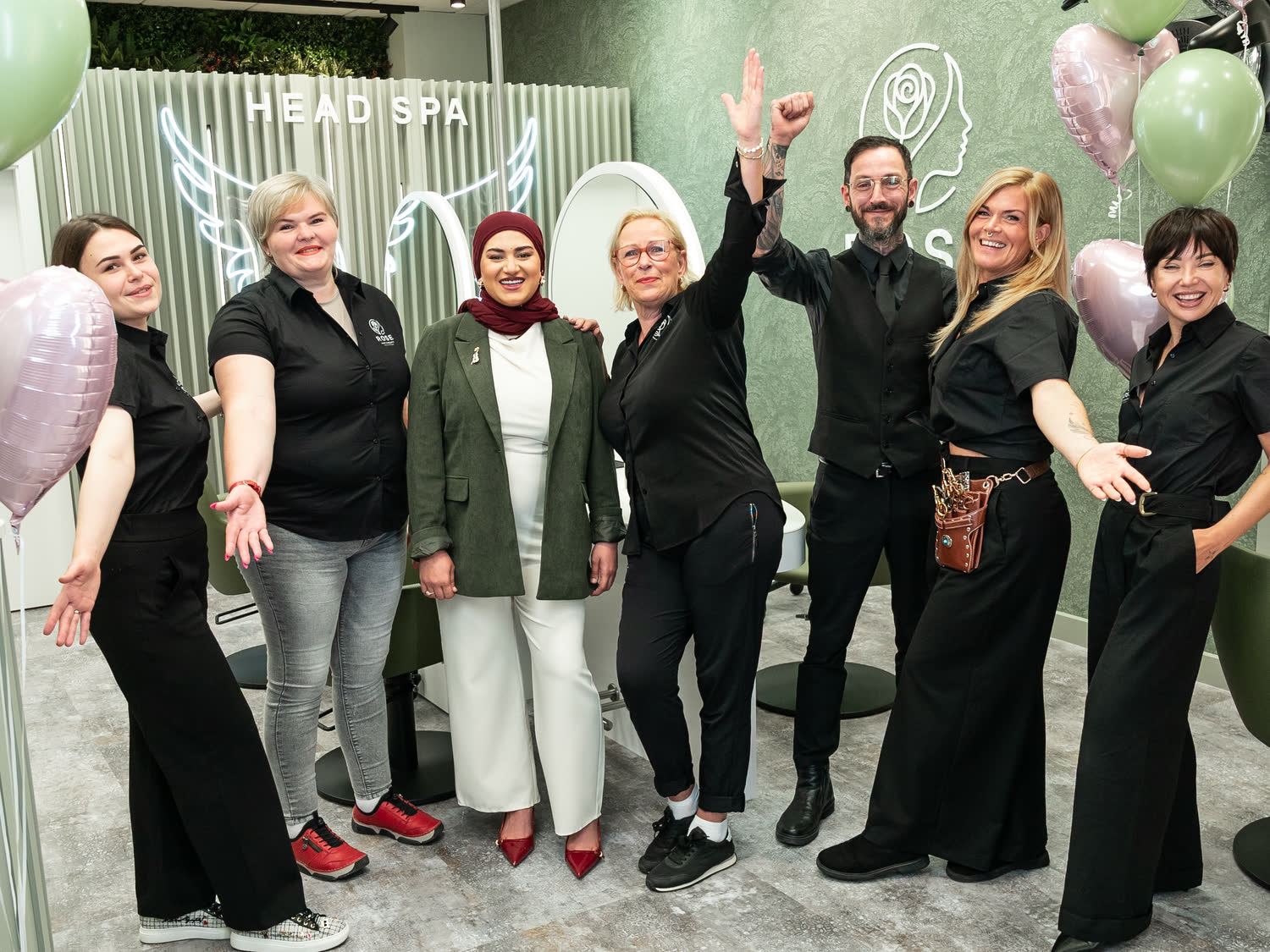 Das Team von Rose — Hair & Beauty am Eröffnungstag im Salon im Citti Park Lübeck